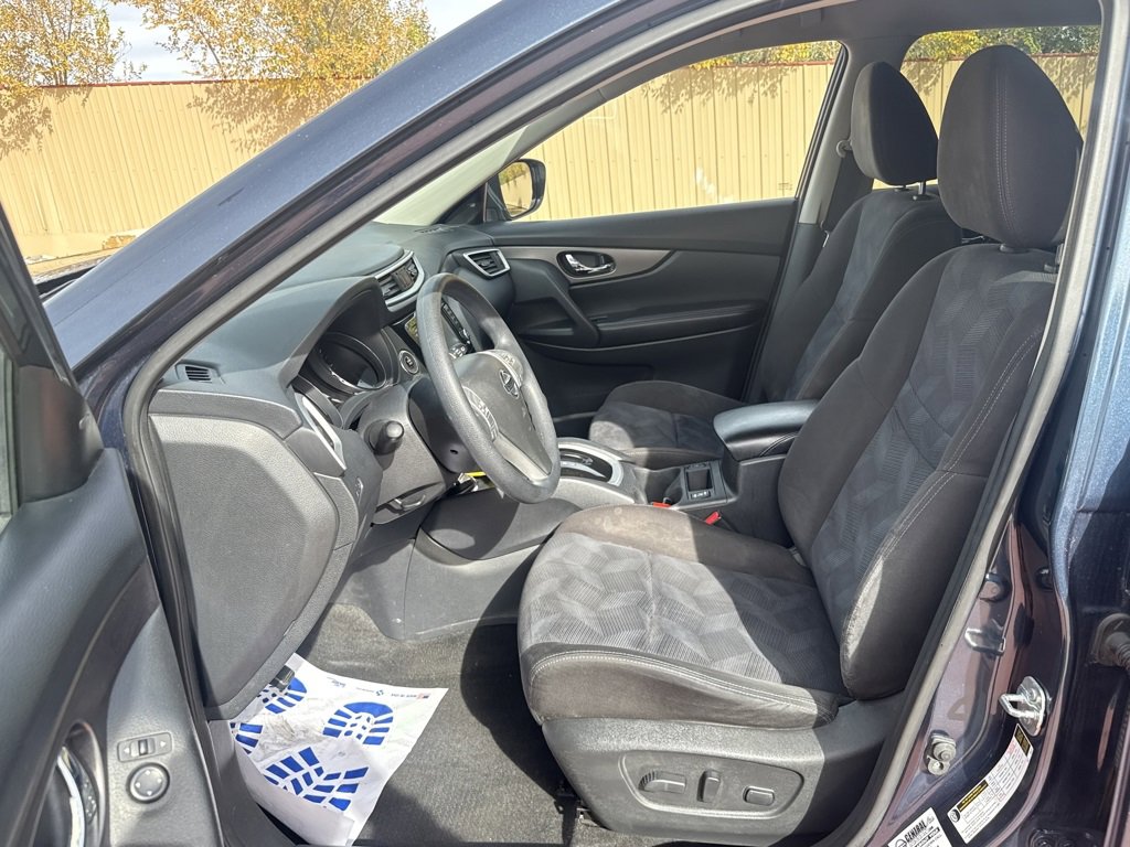 Used 2015 Nissan Rogue SV w/ SV Premium Package image 11