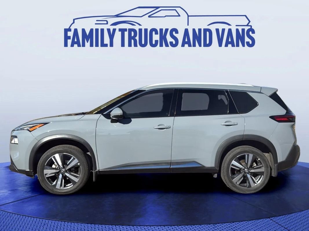 Used 2022 Nissan Rogue SL image 2