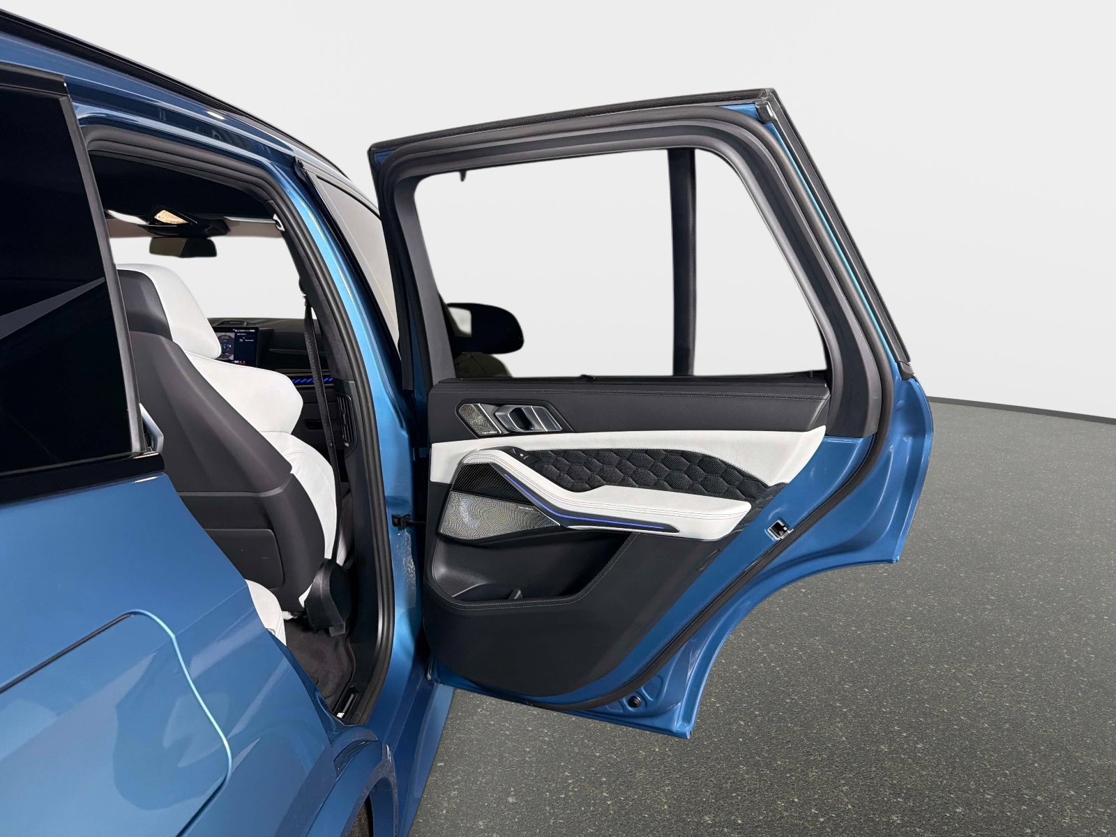 Used 2026 BMW X5 M Competition image 27