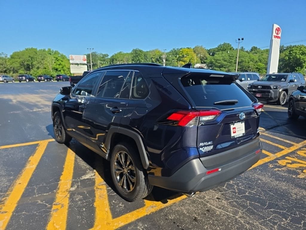 Used 2022 Toyota RAV4 XLE Premium AWD/4WD image 7