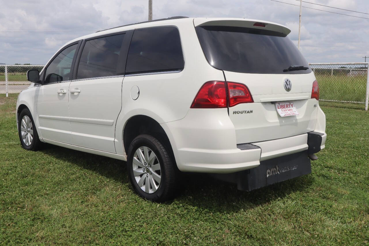 Used 2012 Volkswagen Routan SEL FWD image 2