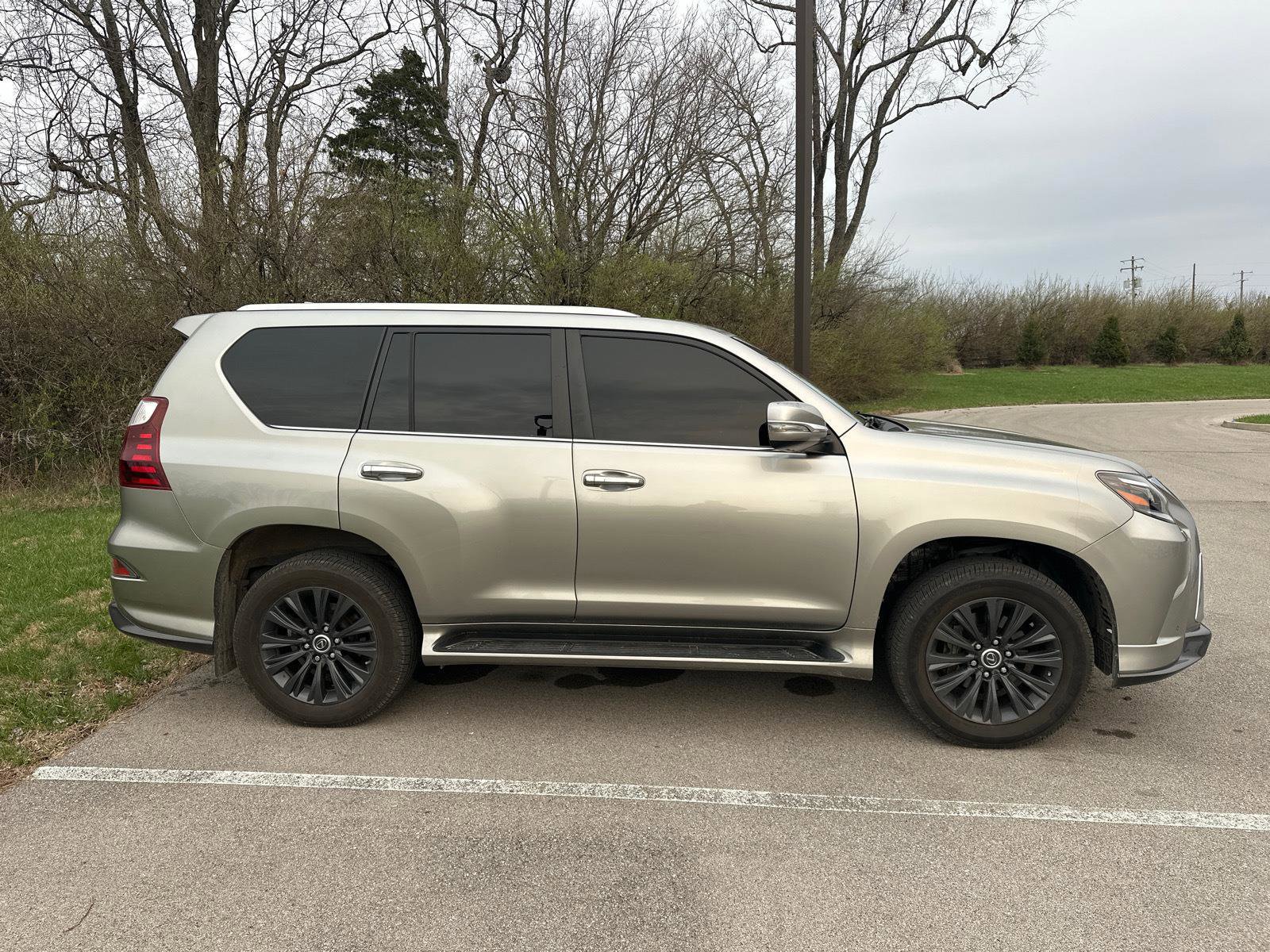 Used 2021 Lexus GX 460 Premium w/ Accessory Package image 10