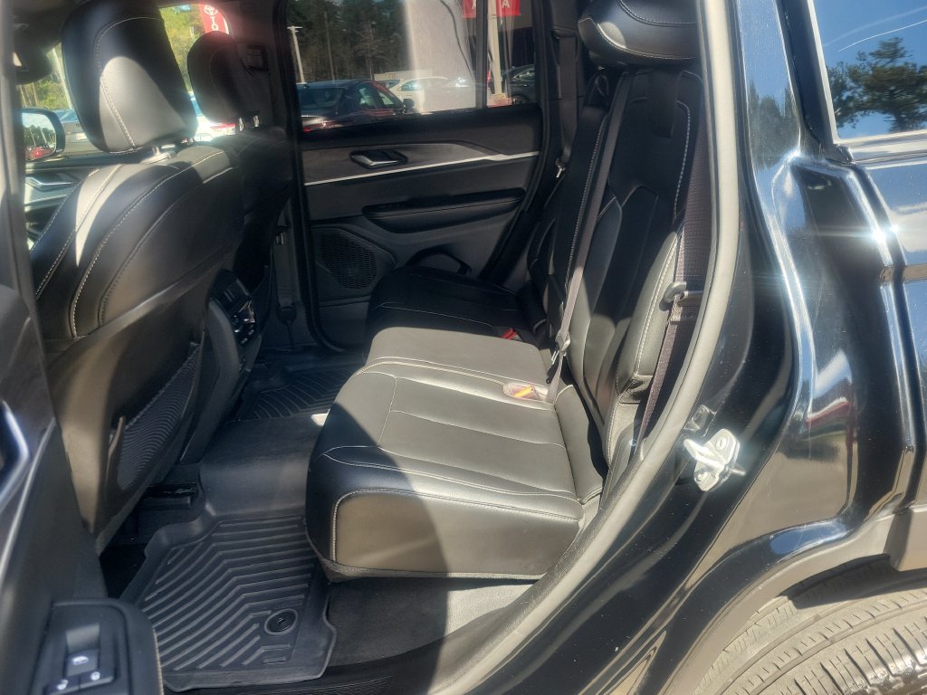 Used 2025 Jeep Grand Cherokee Limited w/ Black Appearance Package RWD image 22