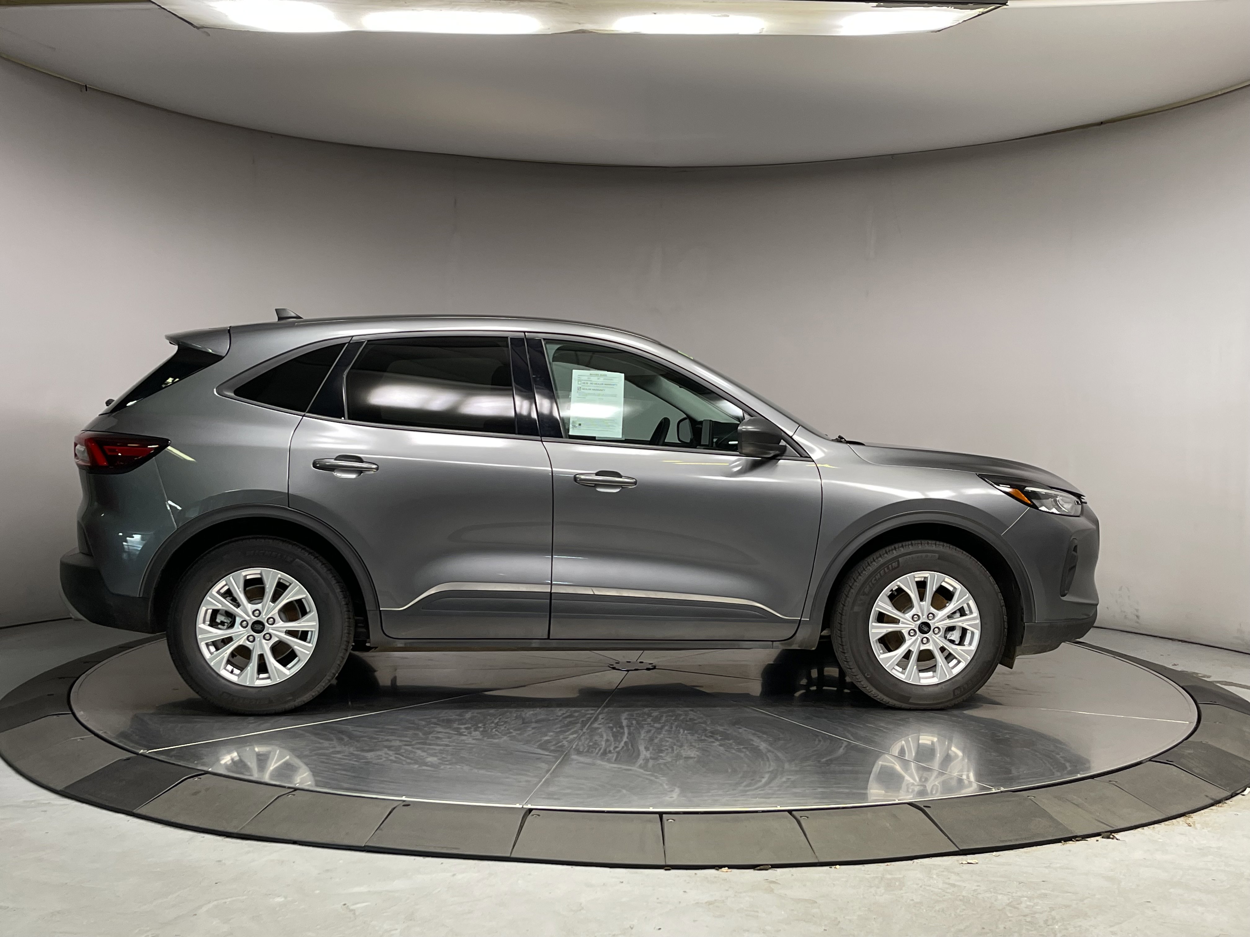 Used 2025 Ford Escape Active image 8