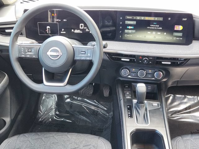 Used 2025 Nissan Kicks SV AWD/4WD image 27