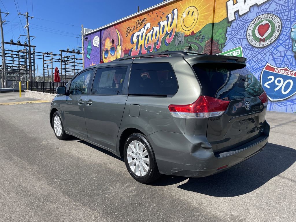 Used 2012 Toyota Sienna LE w/ Towing Pkg AWD/4WD image 3