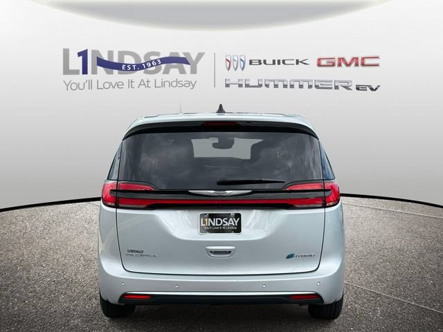 Used 2024 Chrysler Pacifica Limited FWD image 3