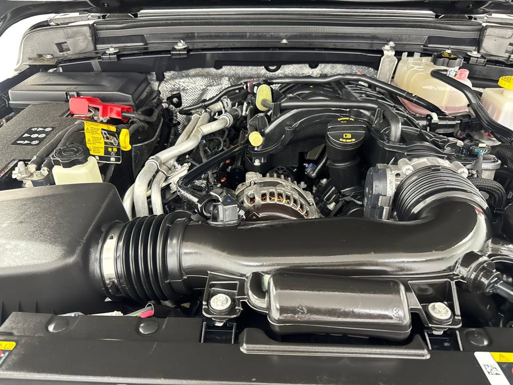 Used 2024 Jeep Gladiator Rubicon w/ Technology Group AWD/4WD image 78