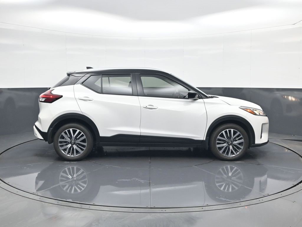 Used 2024 Nissan Kicks SV image 8