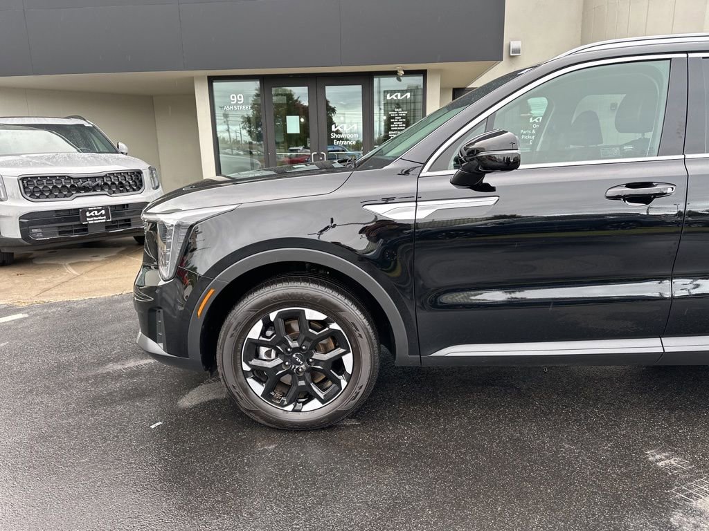 Used 2025 Kia Sorento S image 11