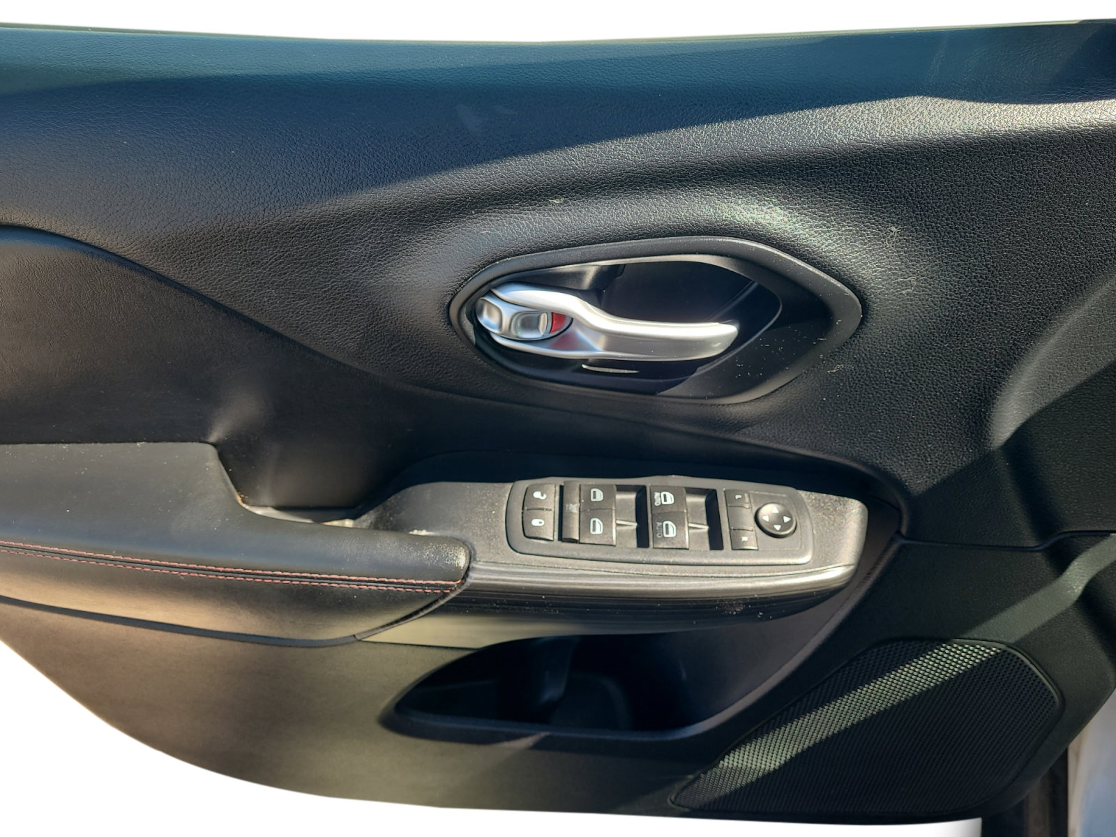 Used 2015 Jeep Cherokee Trailhawk AWD/4WD image 14