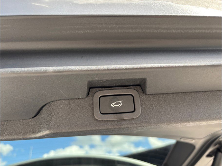 Used 2018 Land Rover Discovery SE image 45