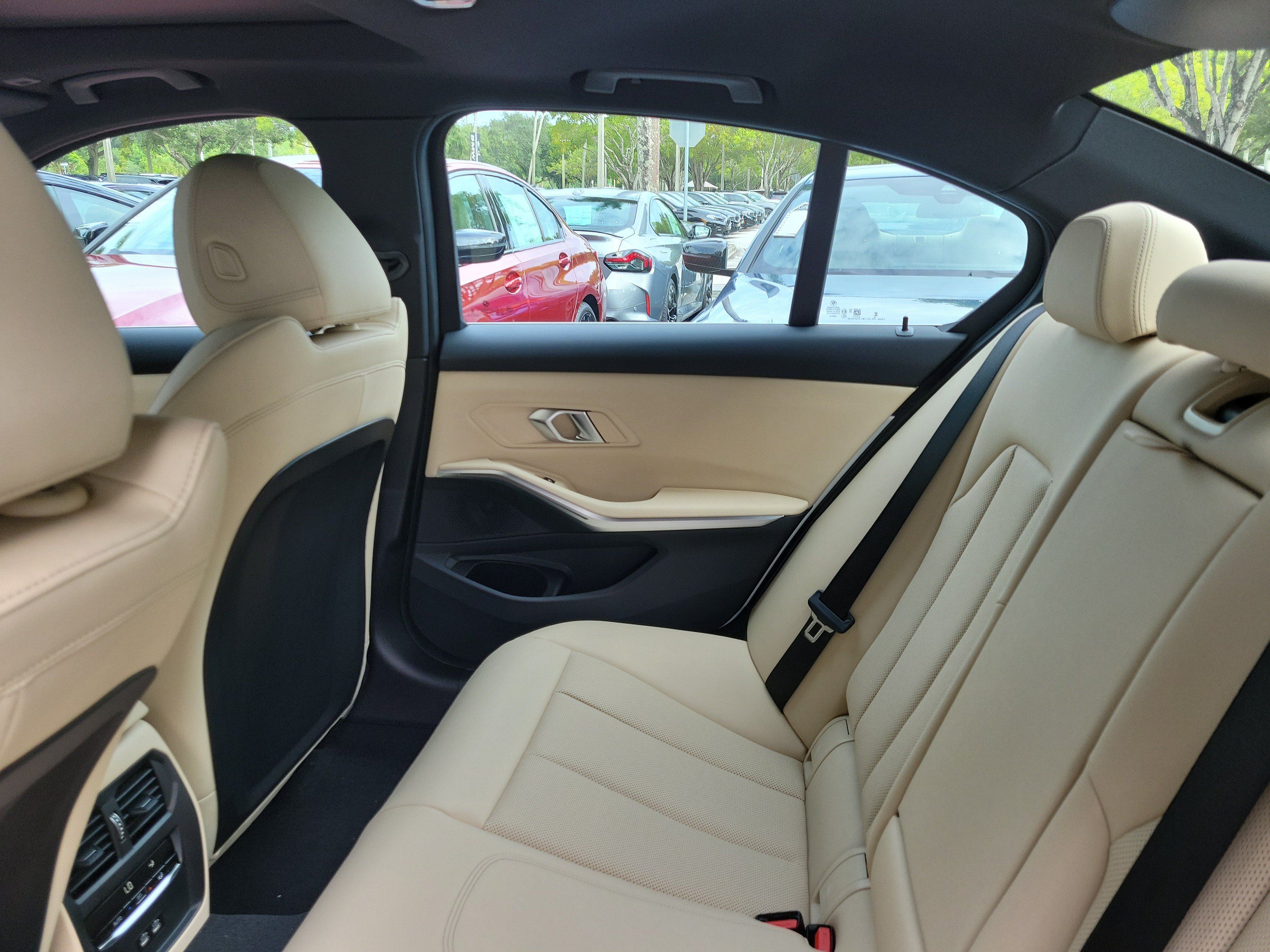 New 2026 BMW 330i Sedan w/ Convenience Package RWD image 8