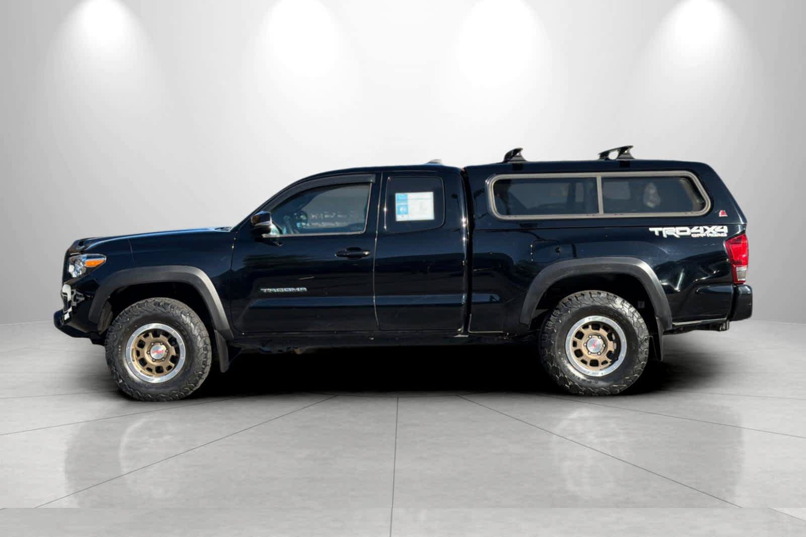 Used 2016 Toyota Tacoma TRD Off-Road w/ Premium & Technology Package AWD/4WD image 5