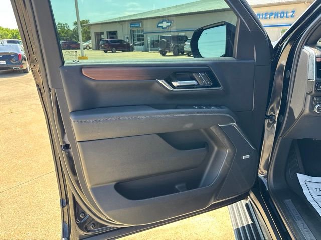 Used 2026 GMC Yukon XL Denali w/ Denali Reserve Package AWD/4WD image 13