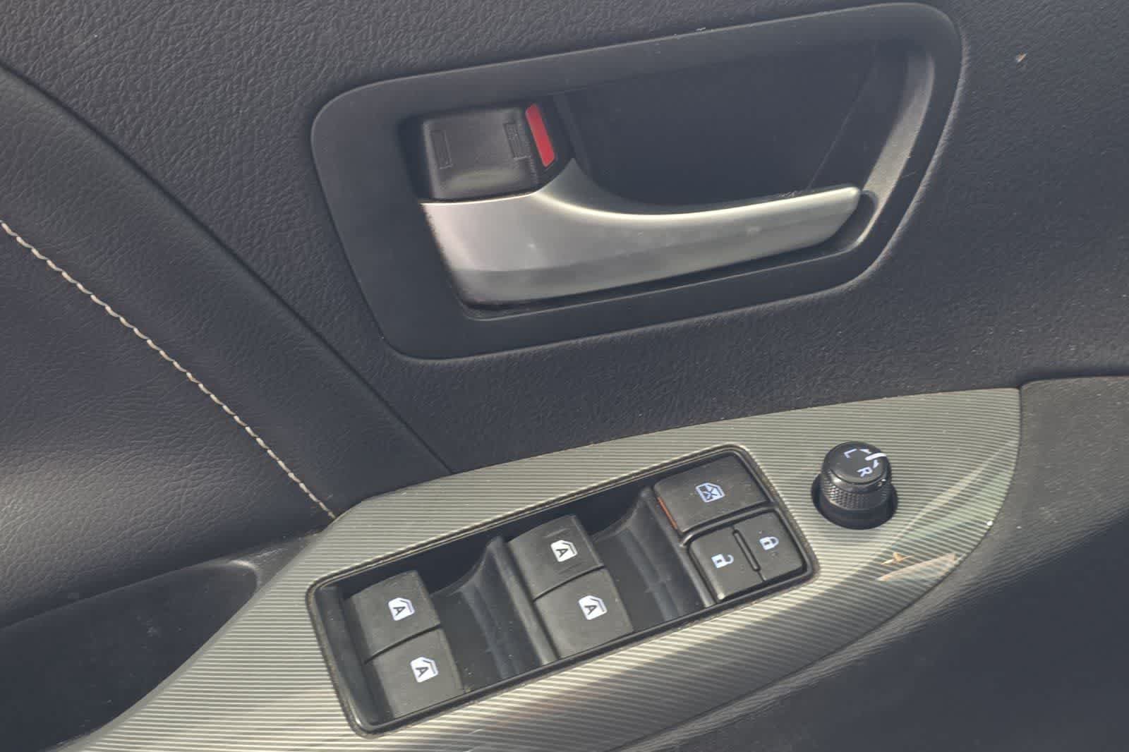 Used 2015 Toyota Sienna SE w/ SE Preferred Package FWD image 15