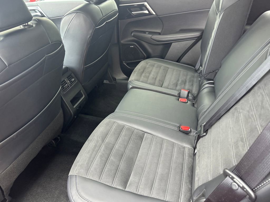 Used 2025 Mitsubishi Outlander SE AWD/4WD image 28