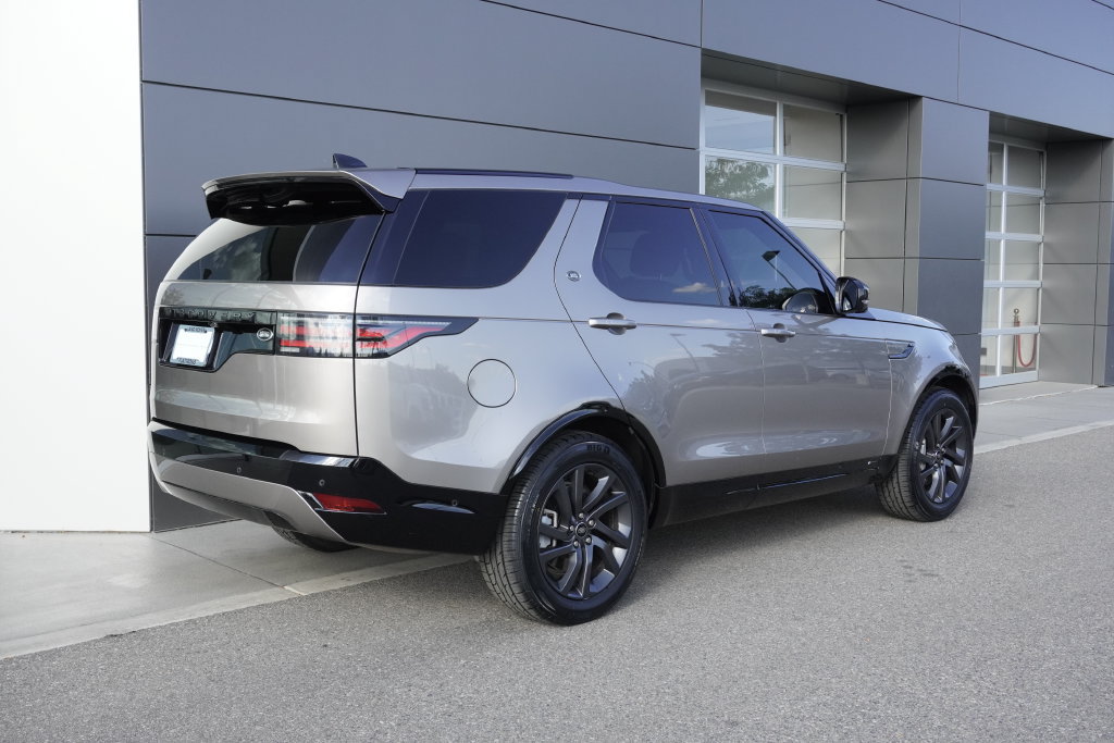 Used 2021 Land Rover Discovery S R-Dynamic AWD/4WD image 4