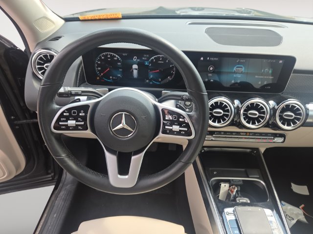 Used 2020 Mercedes-Benz GLB 250 w/ Premium Package image 10