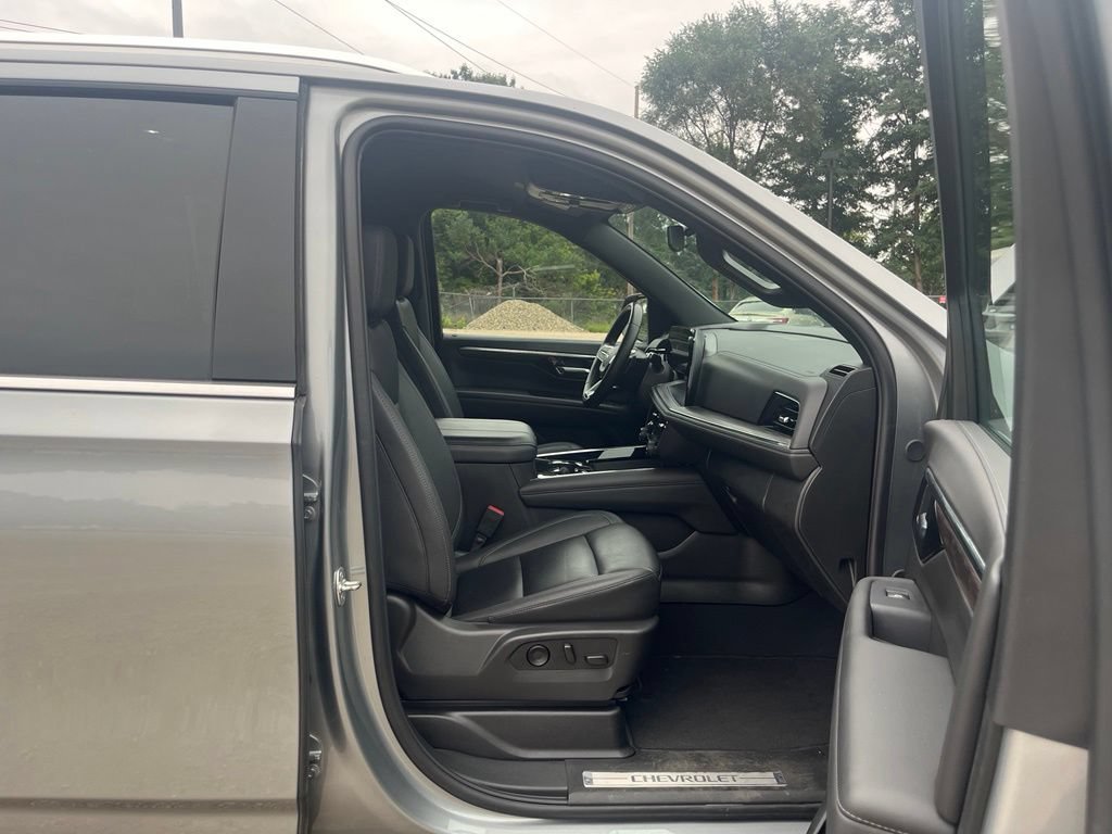 Used 2025 Chevrolet Tahoe LT AWD/4WD image 36