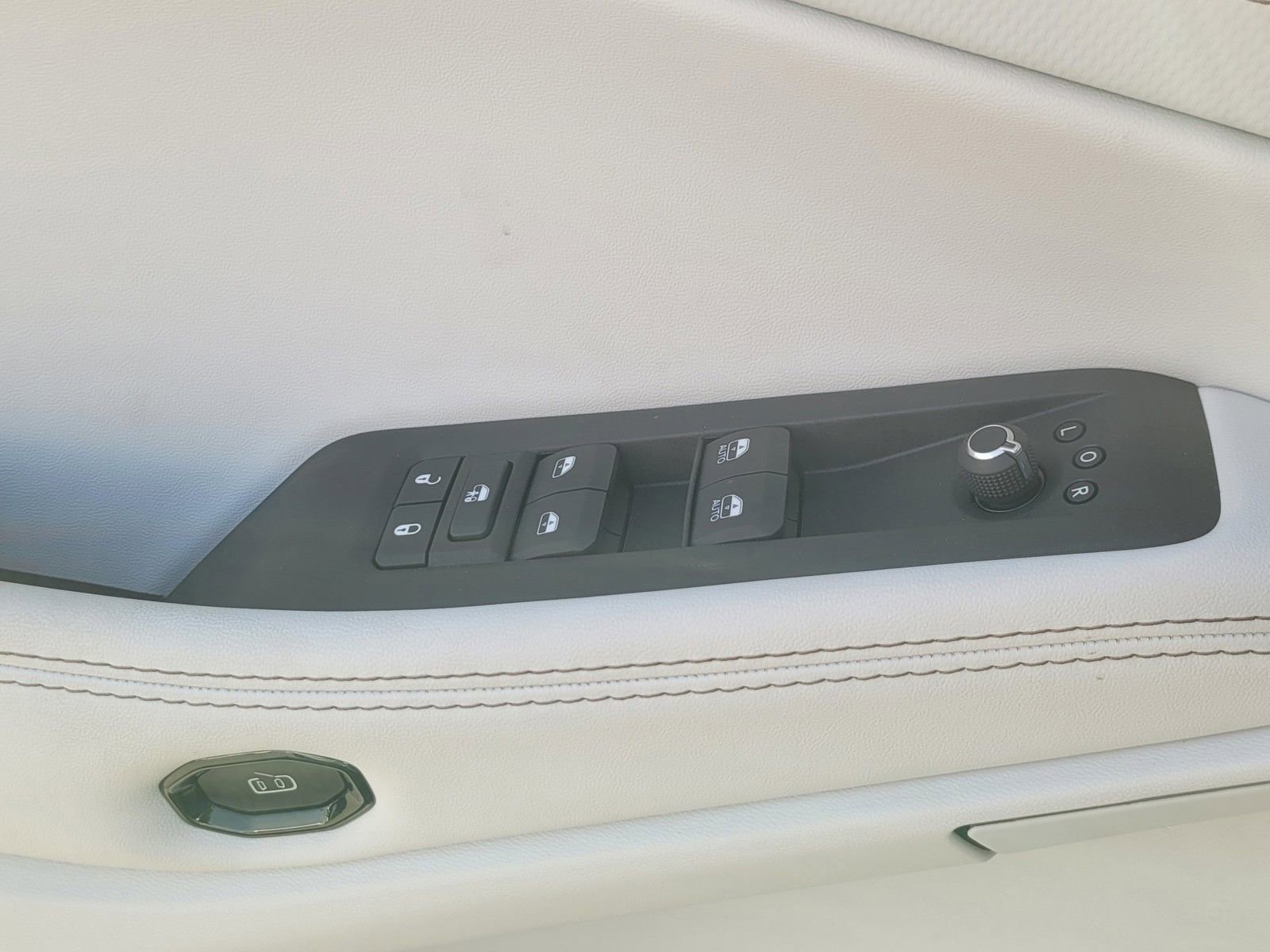 New 2026 Jeep Cherokee Limited image 26