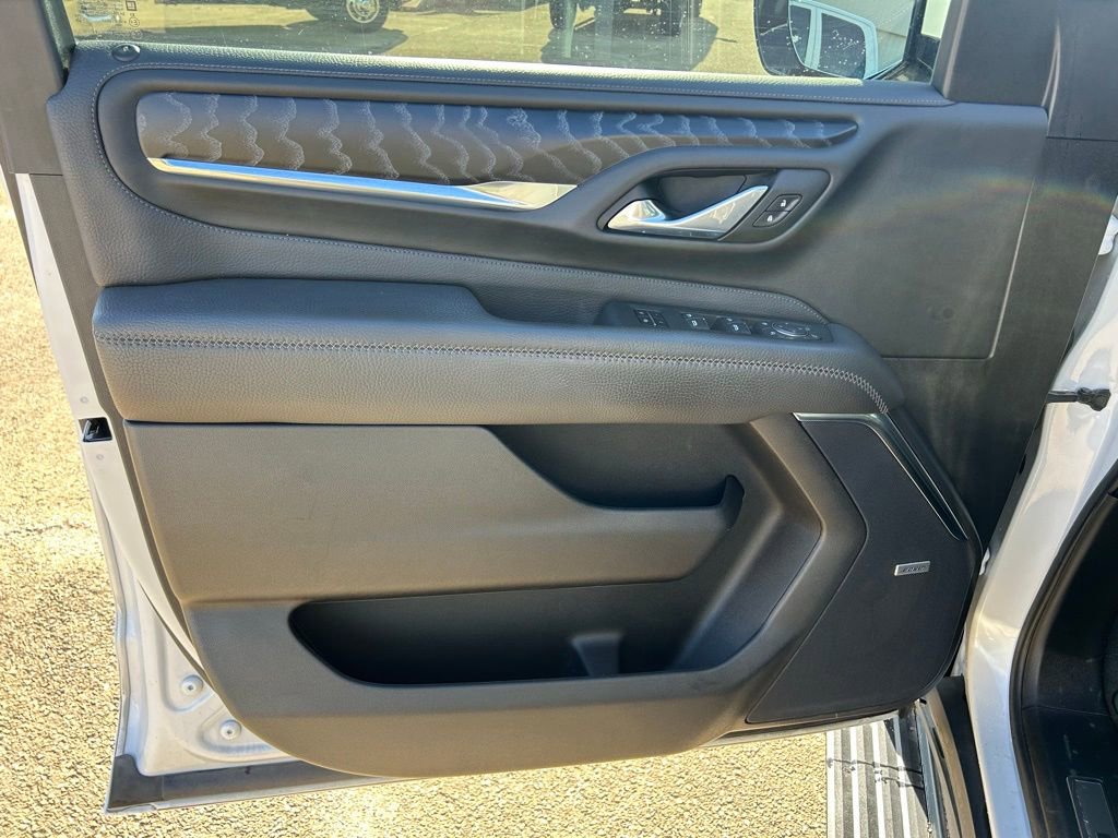 Used 2023 GMC Yukon XL Denali image 9