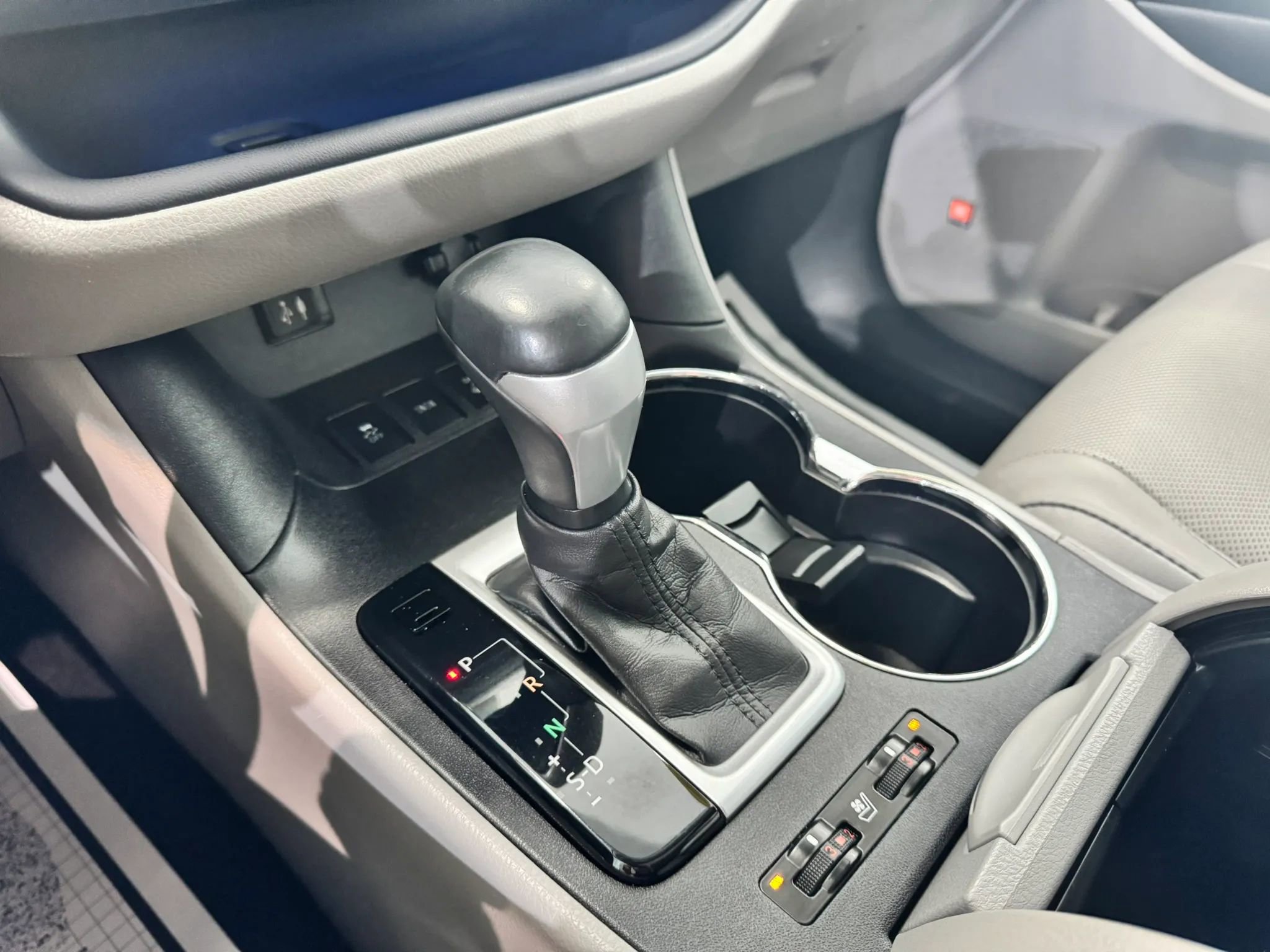 Used 2016 Toyota Highlander Limited AWD/4WD image 38