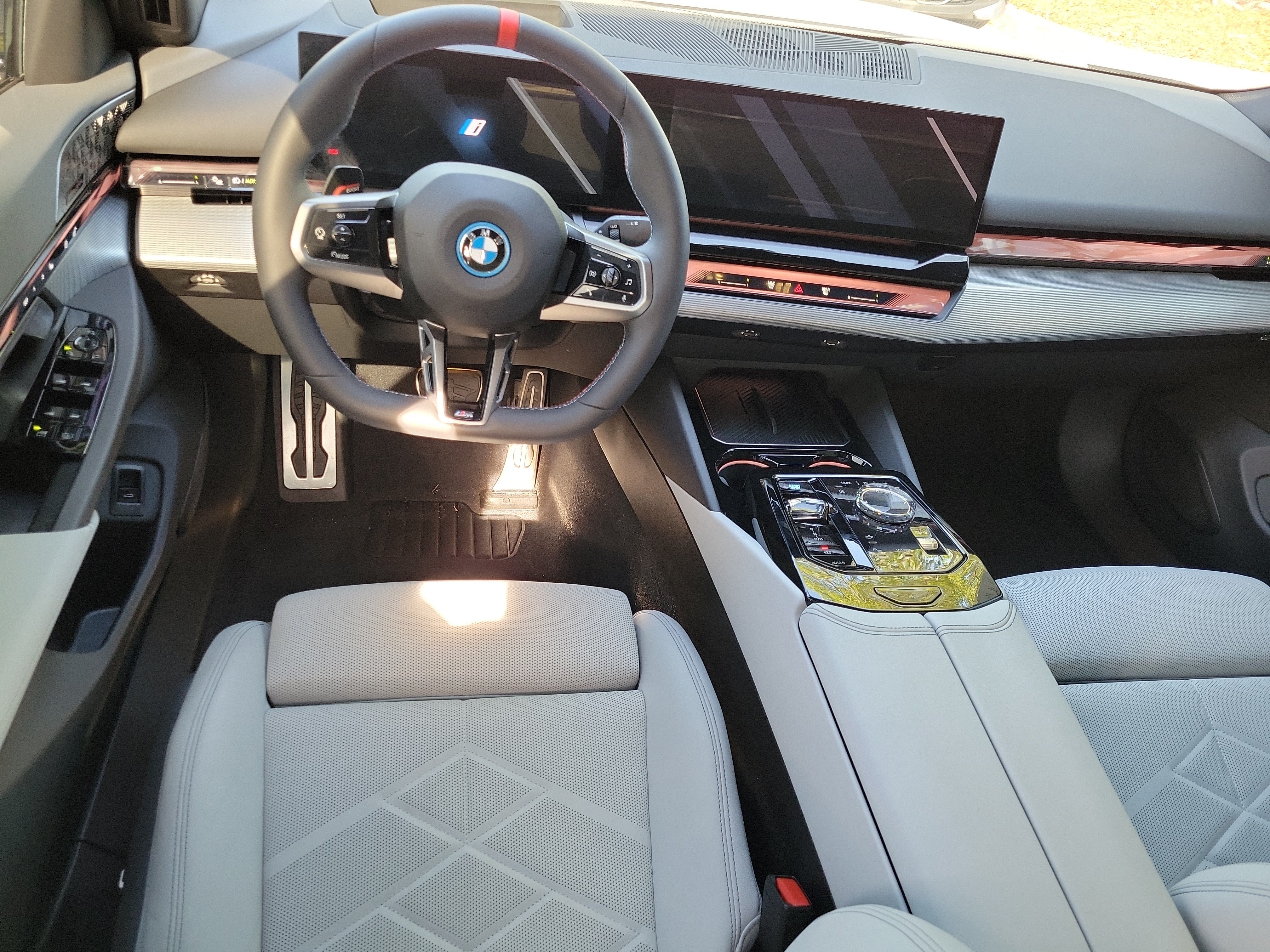 Used 2025 BMW i5 M60 w/ Executive Package AWD/4WD image 9