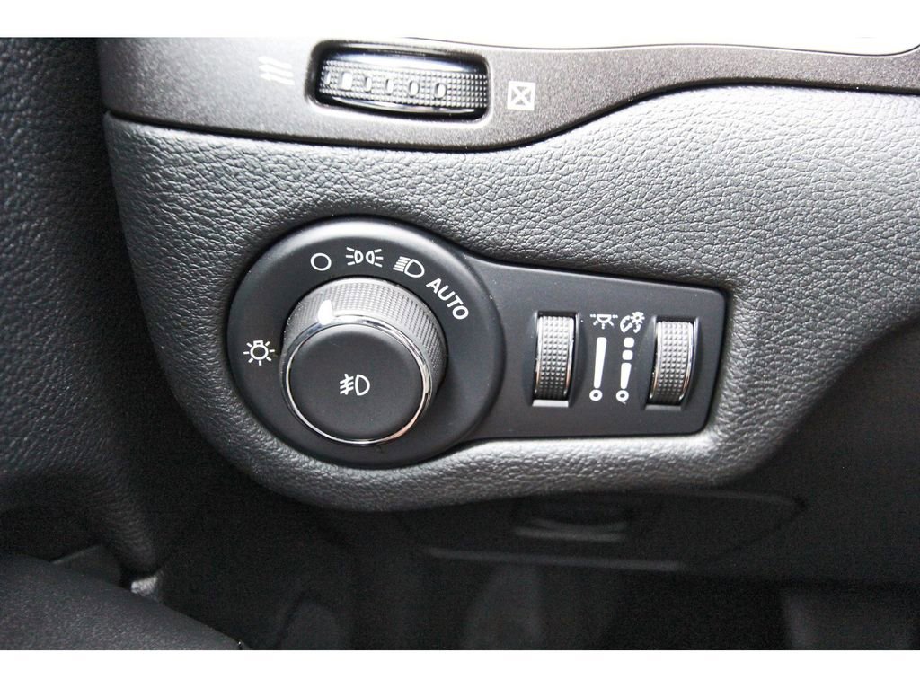 Used 2022 Jeep Cherokee Trailhawk w/ Trailer Tow Group image 21