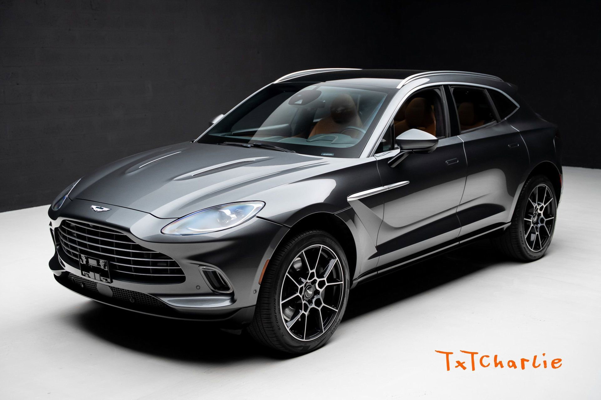 Used 2021 Aston Martin DBX image 1
