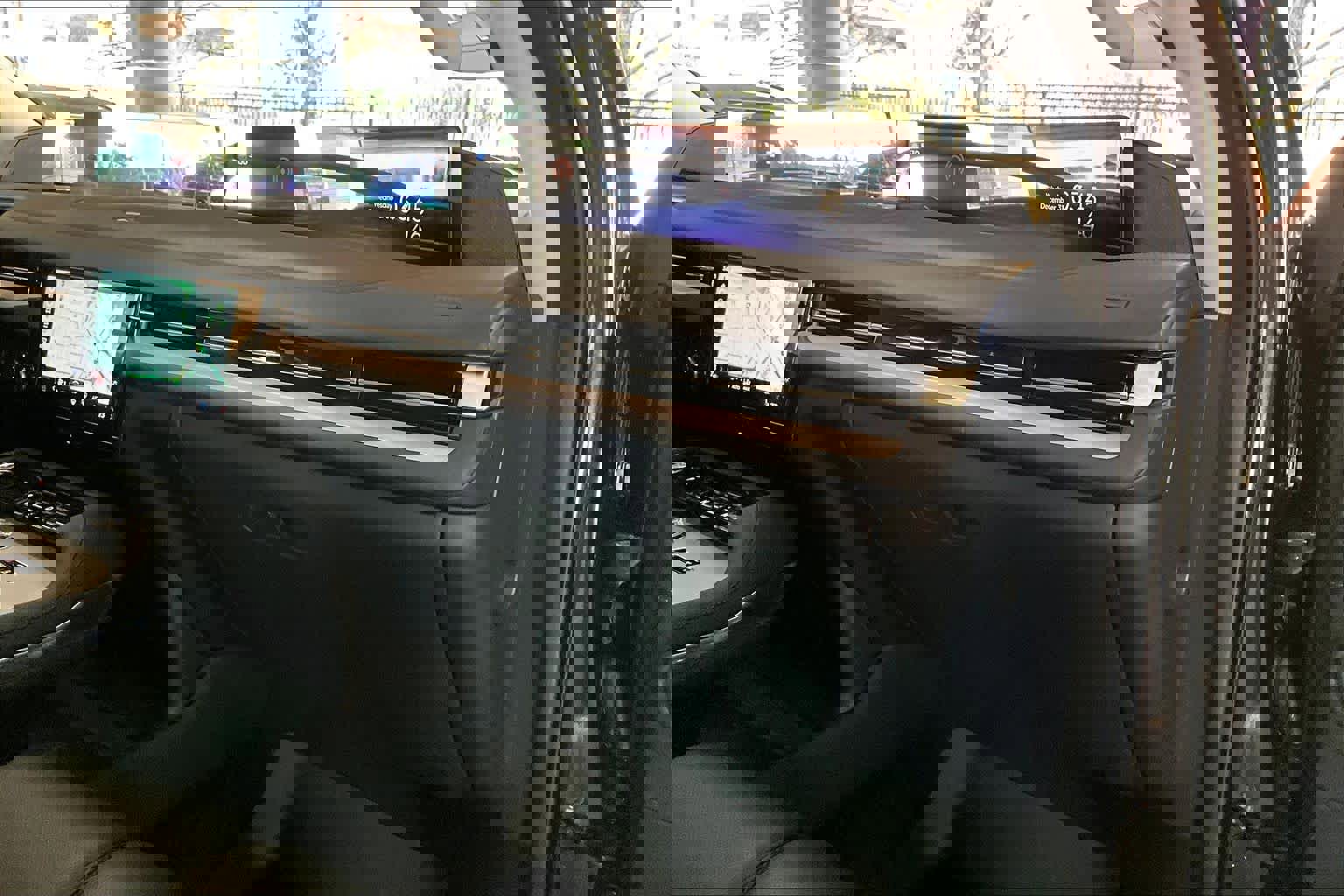 Used 2025 Lincoln Navigator Reserve image 18