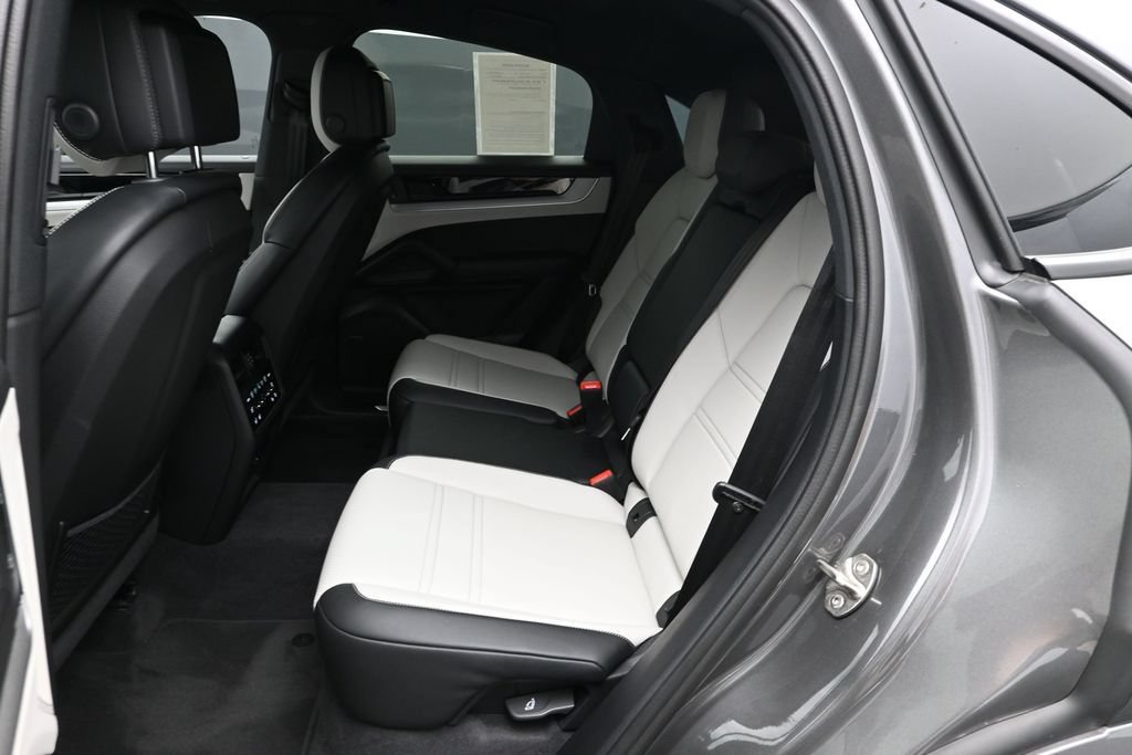 Certified 2025 Porsche Cayenne Coupe AWD/4WD image 17