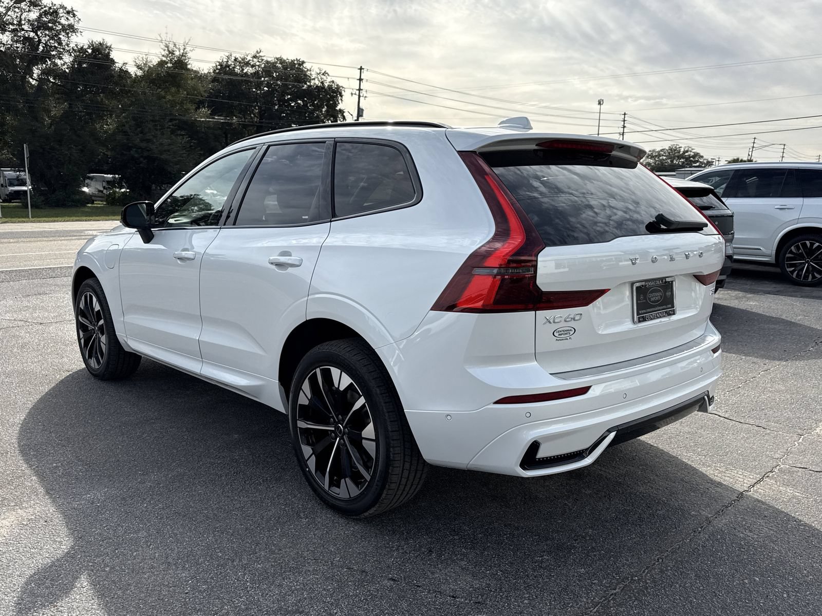 New 2026 Volvo XC60 T8 Plus w/ Protection Package Premier AWD/4WD image 3