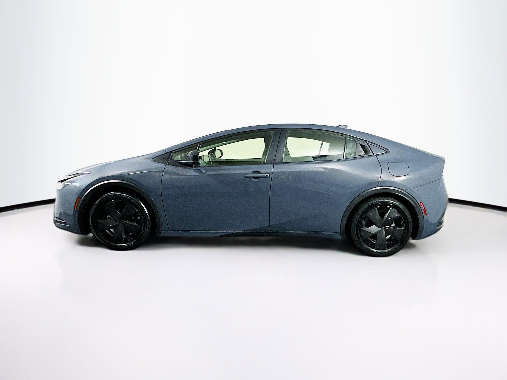 Used 2024 Toyota Prius LE image 4