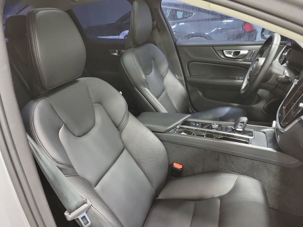 Used 2024 Volvo S60 B5 Core image 23