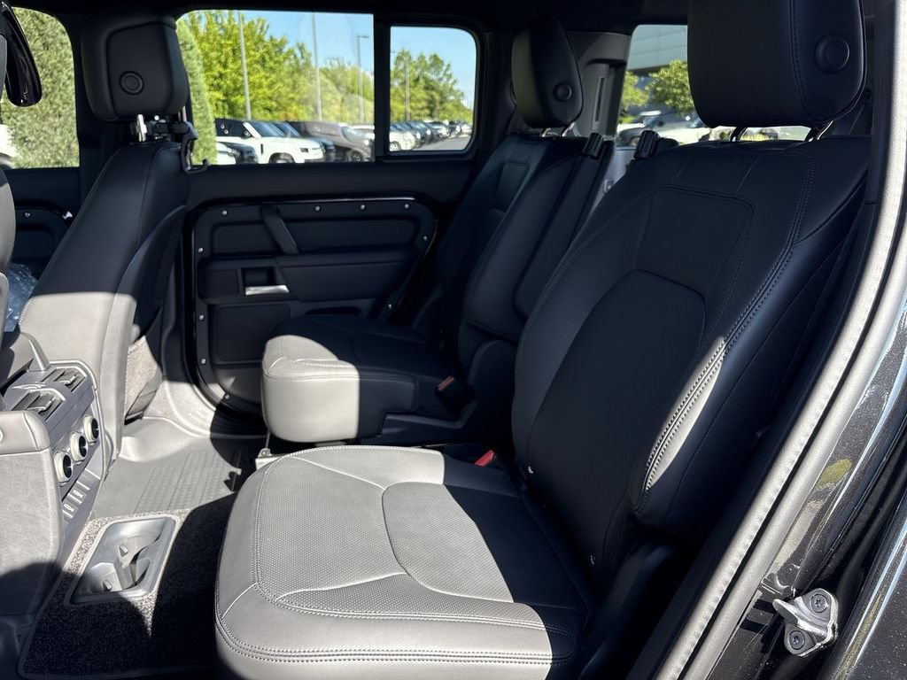 New 2026 Land Rover Defender 130 X-Dynamic SE AWD/4WD image 15