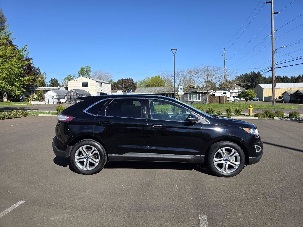 Used 2017 Ford Edge Titanium w/ Technology Package FWD image 4