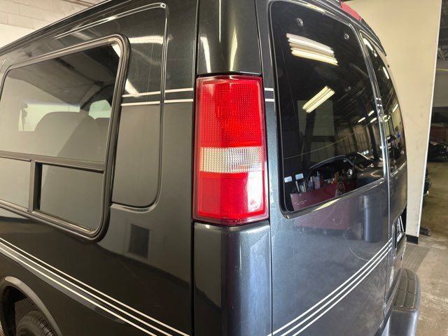 Used 2003 Chevrolet Express 1500 w/ Preferred Equipment Group 3 image 8