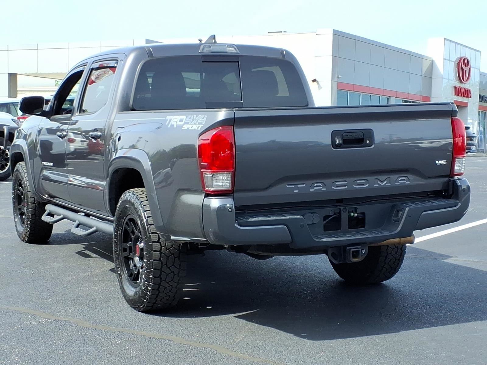 Used 2017 Toyota Tacoma TRD Sport w/ Premium & Technology Package image 4