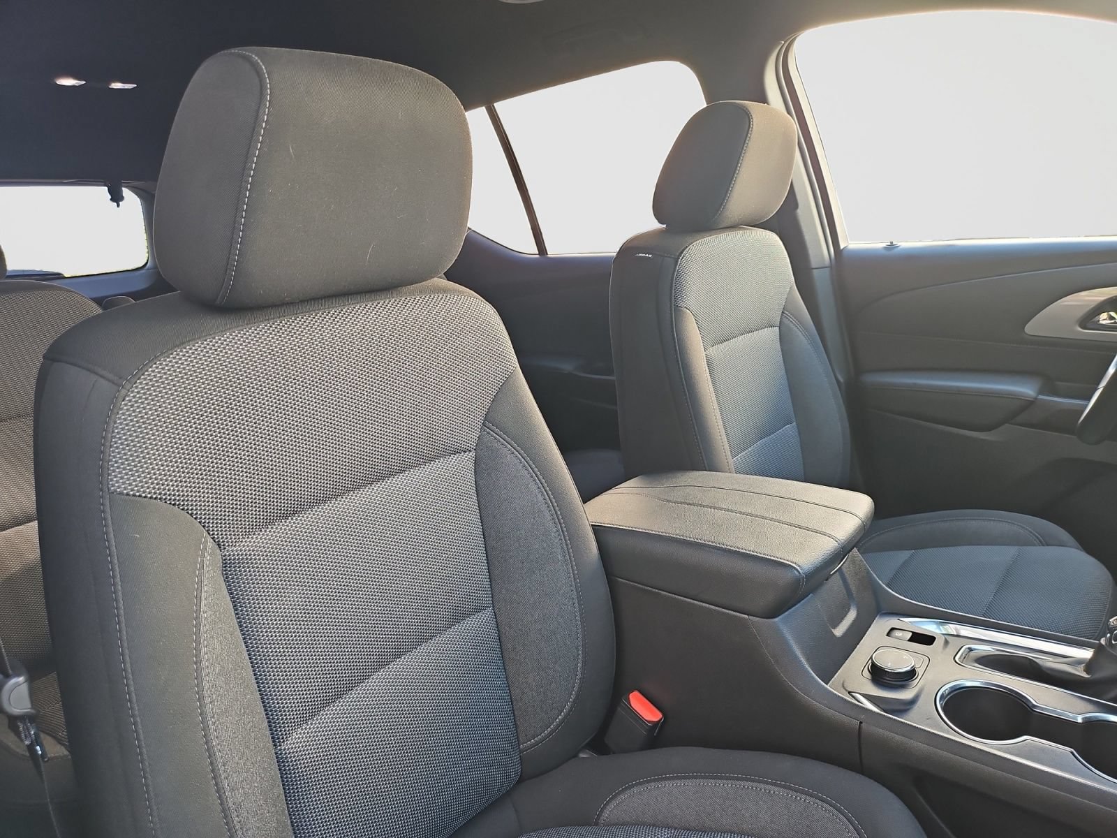 Used 2022 Chevrolet Traverse LT FWD image 19