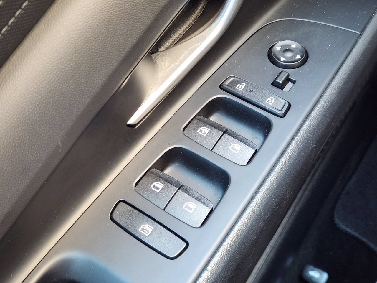 Certified 2024 Hyundai Elantra Blue FWD image 23