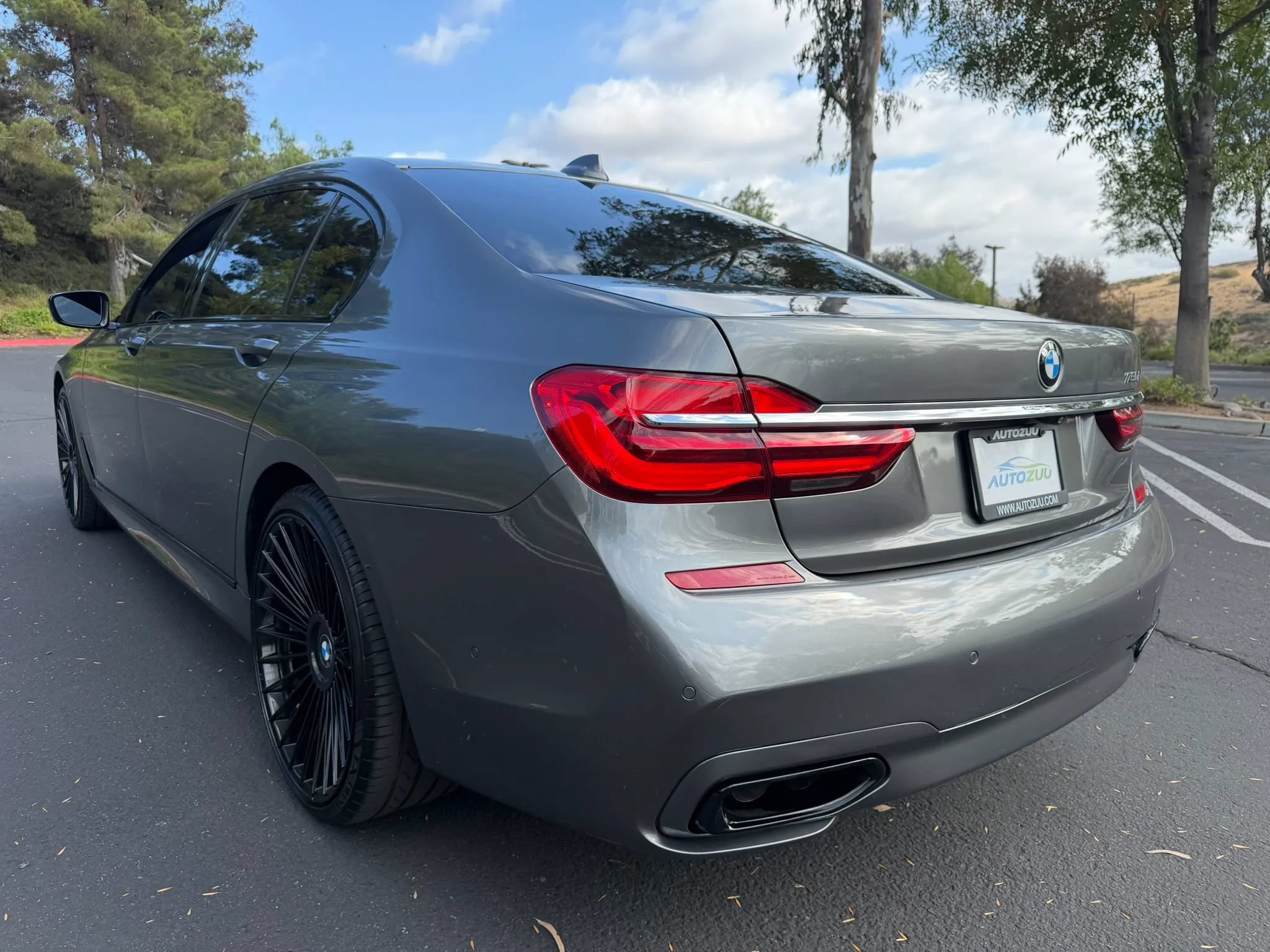 Used 2017 BMW 750i RWD image 3