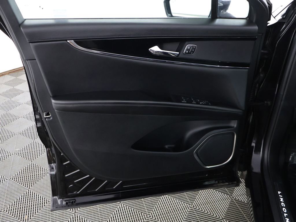 Used 2023 Lincoln Nautilus Reserve AWD/4WD image 24