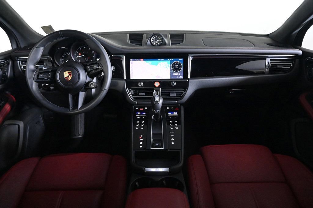 Certified 2025 Porsche Macan Turbo image 11