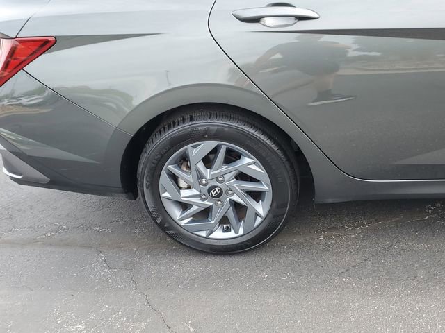 Certified 2024 Hyundai Elantra SEL FWD image 5