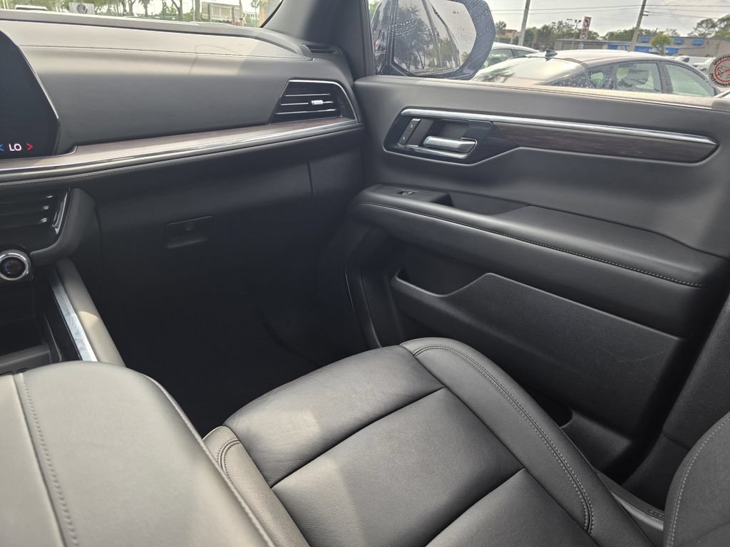 Used 2025 Chevrolet Suburban Z71 AWD/4WD image 15