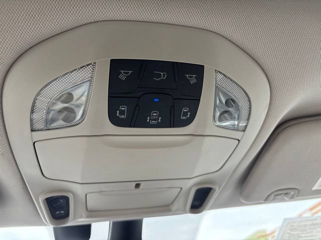 Used 2018 Chrysler Pacifica Limited w/ Tire & Wheel Group FWD image 21