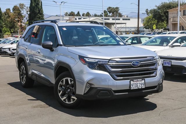 Used 2025 Subaru Forester Premium AWD/4WD image 2