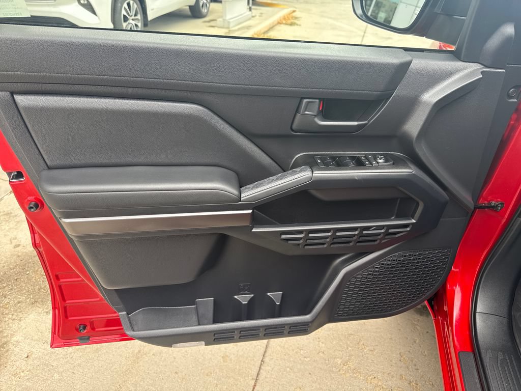 Certified 2025 Toyota 4Runner SR5 AWD/4WD image 11