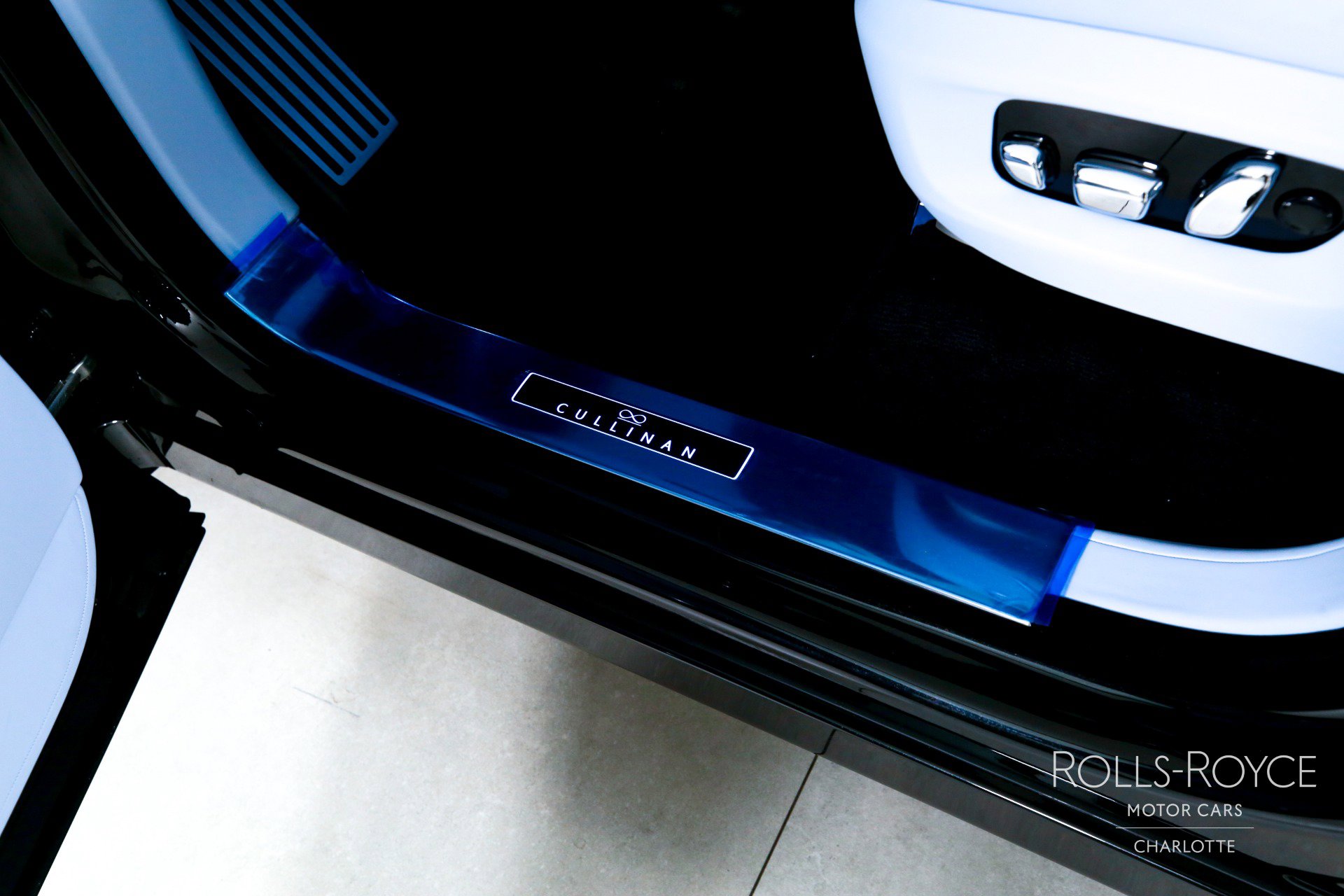 New 2026 Rolls-Royce Cullinan Black Badge image 17